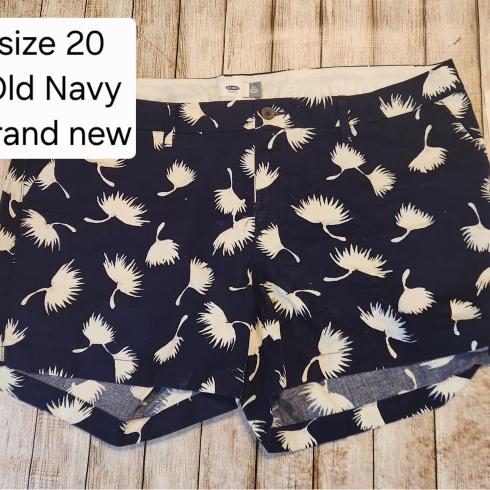 Old Navy Women's Floral Navy Shorts Size 16 NWT